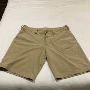 Men’s Lululemon commission classic fit short 9”